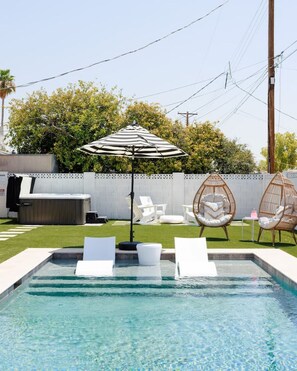 Amazing Pool with loungers and a Hot Tub