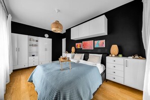 Main Bedroom with Queen Bed | Book Now with RENTUJEMY.COM