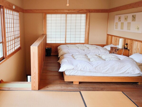 ・[Bedroom] On the second floor there is a Japanese-Western style room with a Japanese-style bed.