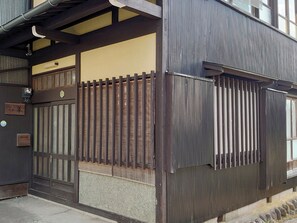 ・[Exterior] An old house located in the temple town of Hida Takayama is available for rent. Recommended for those who want to enjoy it privately.