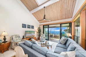 Kahana Village 17 Living room 1
