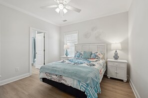 Queen Bedroom with Jack and Jill Bathroom