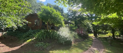 Alan's Place, a garden oasis close to Warburton township