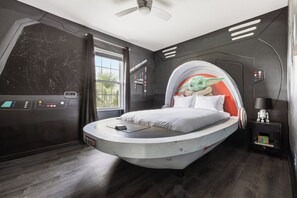 Bedroom 3 Star Wars theme.