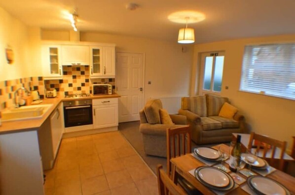 Enjoy the perfect blend of tradition and comfort in this open-plan kitchen lounge – ideal for relaxing or entertaining