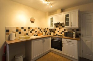A classic design with all the modern essentials, ready for your culinary creations.
