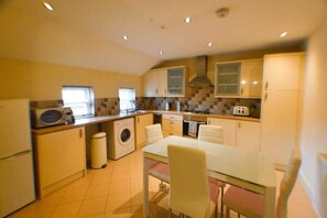 Cook up a storm in this fully equipped kitchen – perfect for home-cooked meals