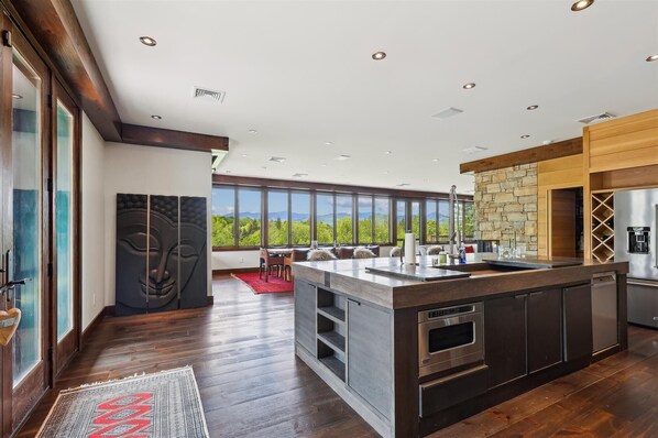 Private kitchen