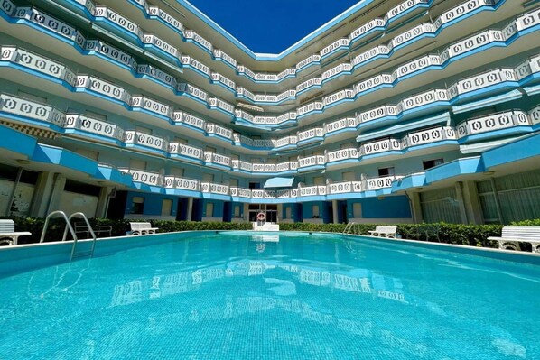 Holiday Home Swimming Pool