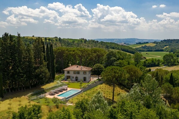 Activities, Amenities, Balcony / Terrace / Patio, Main Entrance, Pool, Spring, Summer, Wellness