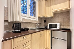 Modern kitchenette!
