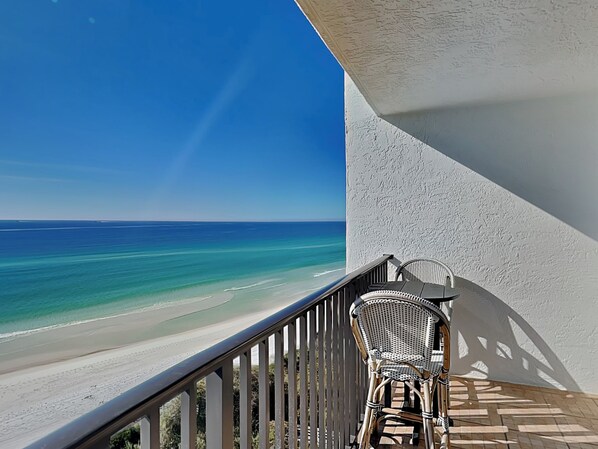 Welcome to One Seagrove Place #801
