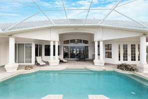 Plenty of space on the Lanai 