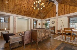 StayWinterPark 133 Eisenhower Cabin main living area and dining area