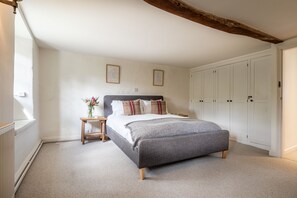 Post Office Cottage Master Bedroom - StayCotswold