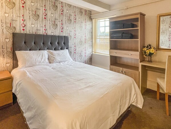 Apartment 4, Church Walk, Melksham - Host & Stay