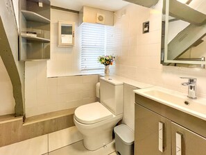 Apartment 6, Church Walk, Melksham - Host & Stay