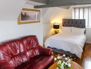 Apartment 6, Church Walk, Melksham - Host & Stay