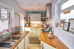 Lilac Cottage, Morpeth - Host & Stay