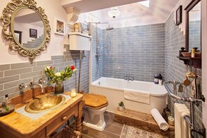 Lilac Cottage, Morpeth - Host & Stay