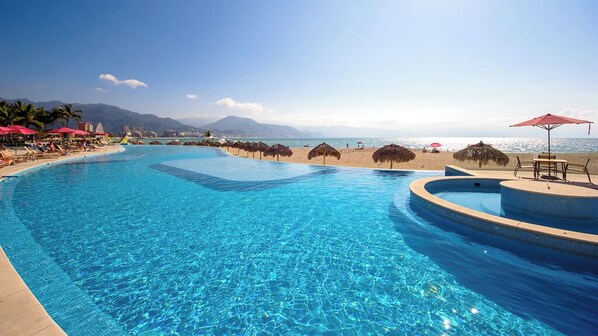 Stunning ocean view 1-bedroom at Grand Venetian