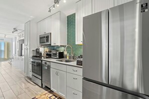 All modern appliances to make meal preparation a breeze.