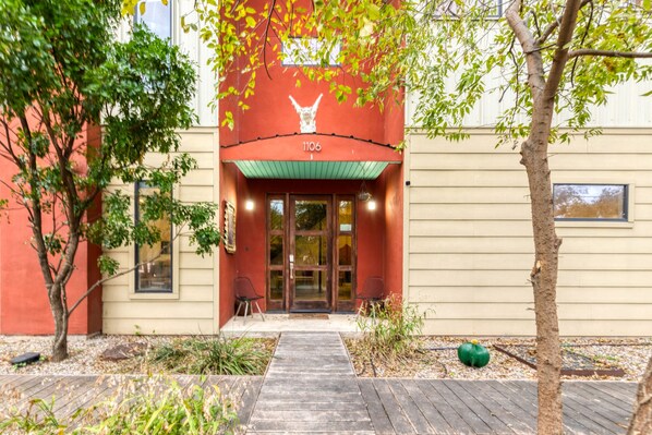 Step into a quirky and vibrant entrance with fun, warm colors that create a truly welcoming vibe. The perfect introduction to a cozy and inviting stay.