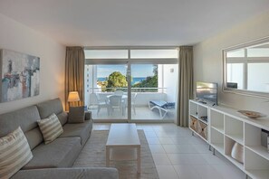 Charming apartment for up to 4 people, with a double bed, bed-sofa, balcony, kitchen and bathroom (4)
