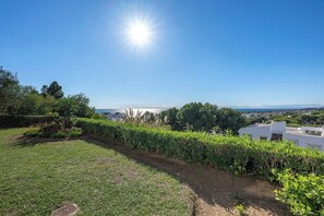Charming apartment for up to 4 people, with a double bed, bed-sofa, balcony, kitchen and bathroom (5)