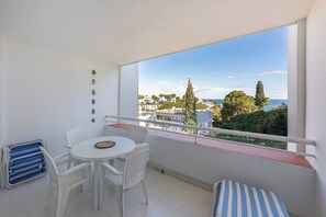 Charming apartment for up to 4 people, with a double bed, bed-sofa, balcony, kitchen and bathroom (3)
