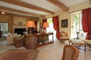 Seating area