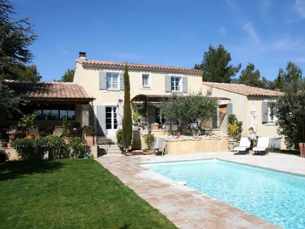 Swimming pool, Property exterior, Facade/entrance, Sunbed, Outdoor furniture, Terrace