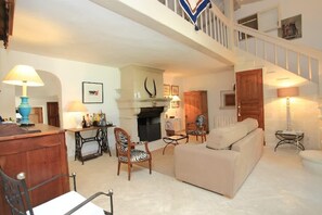 Seating area, Living room