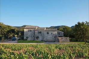 Facade/entrance, Garden, Parking, Natural landspace, Property exterior