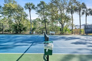 Community Tennis and Pickle Ball Courts