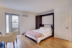 Bed (Queen Murphy bed)