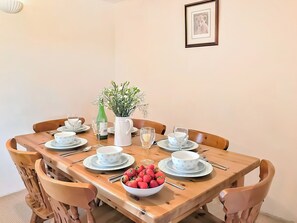 Dining Area | Bill and Ben&rsquo;s Cottage - Fentrigan Manor Farm Holiday Cottages, Warbstow