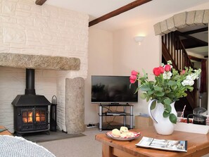 Living area | Grandma&rsquo;s Cottage - Fentrigan Manor Farm Holiday Cottages, Warbstow