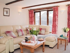 Living area | Grandma’s Cottage - Fentrigan Manor Farm Holiday Cottages, Warbstow