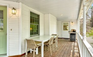Picnic table seats 5-7