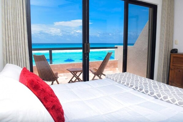 Recamara principal, cama queen size, balcon, ac