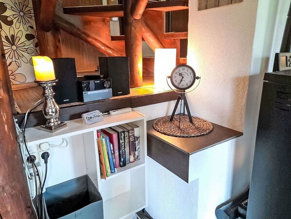 Mur, Bois, Design Intérieur, Meubles, Éclairage, Pièce, Domicile, Rayonnage, Plafond, Tache De Bois