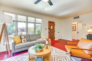 Living Room | Smart TV