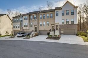Parking | Garage (2 Vehicles) | Driveway (2 Vehicles) | Free Street Parking