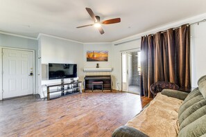 Living Room | Smart TV | Board Games | Central A/C