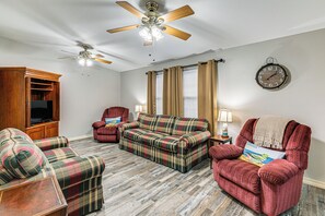 Front Room | Smart TV | Free WiFi | Central Heating