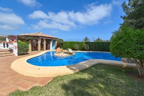 Garden and swimming pool