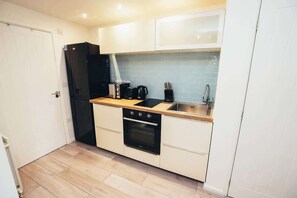 A classic design with all the modern essentials, ready for your culinary creations.