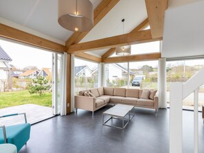 Flooring, Holz, Interior Design, Fussboden, Decke, Couch, Möbel, Zuhause, Wohnzimmer, Holzboden