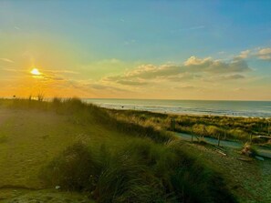 Horizont, Grün, Natürliche Landschaft, Ökoregion, Küste, Sonne, Sommer, Sonnenaufgang, Meer, Dämmerung